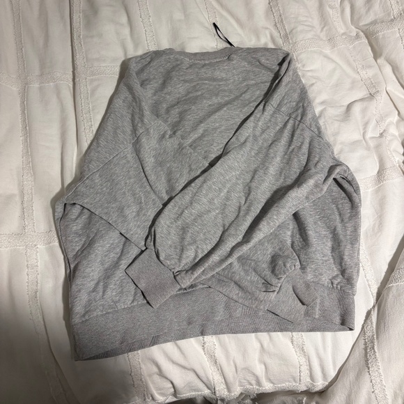 🩶 H&M UCLA Bruins Crewneck Sweatshirt | Grey | Size M 🩶 - Picture 2 of 5